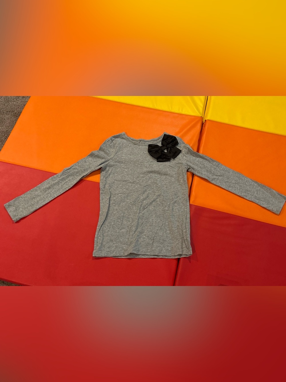 H&M Gray Long-Sleeve Top with Black Bow